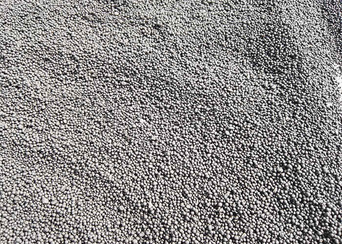 مُحَبِّب الأسمدة في تحبيب المواد العضوية مثل التبن وروث الخيل وبقايا الخضروات وحمض الفولفيك