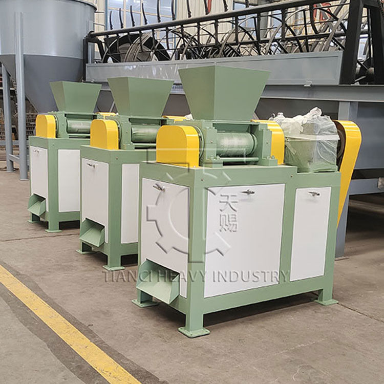 خط إنتاج رماد الصودا آلة التحبيب آلة التحبيب الأسطوانة المزدوجة آلة تحبيب الأسمدة العضوية