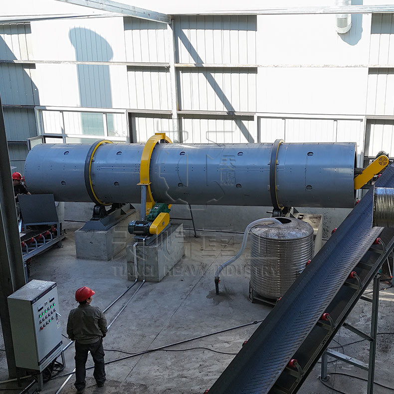 محبة المياه بالرش - نوع إضافة الماء محبب أسطواني محبب أسطواني للأسمدة العضوية خط تحبيب المحبب الأسطواني